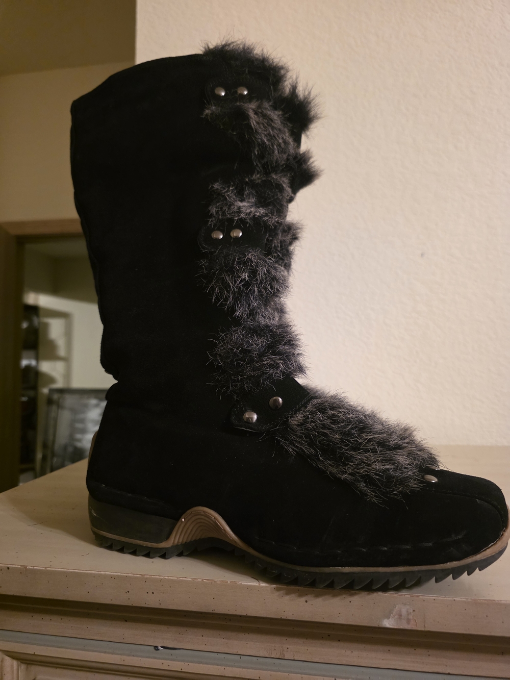 Gabriella Rocha Black Faux Fur Winter Boots Size 9.5